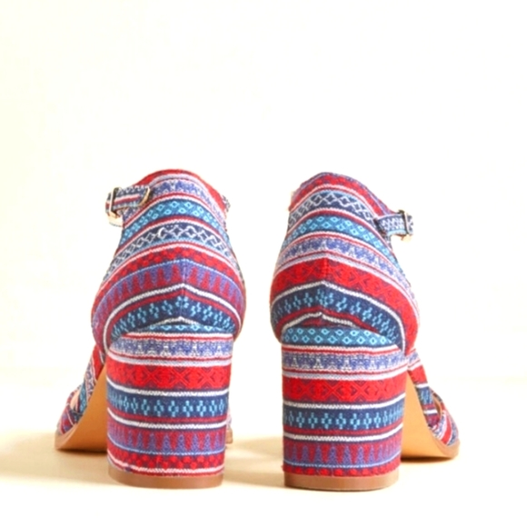 New Modcloth Vibrant Fabric Sandal/Heels - Picture 4 of 12
